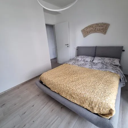 Via Del Cacciatore Int 4 Apartamento *